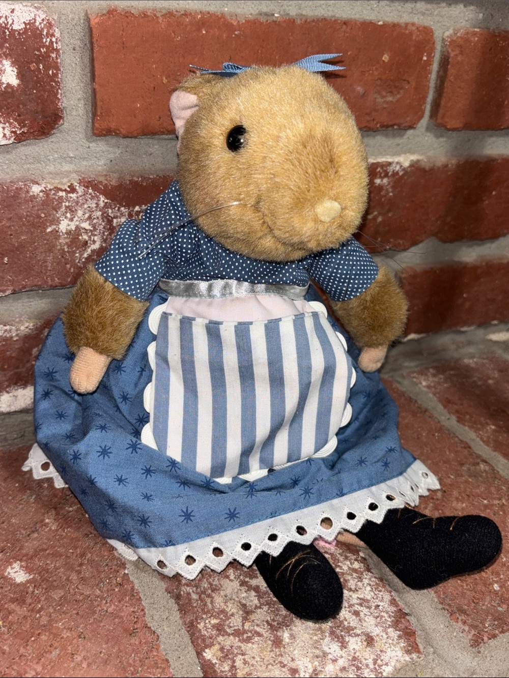 Hallmark 13” Vera the Mouse by Marjolein Bastin Plush Blue Dress w/Striped Apron